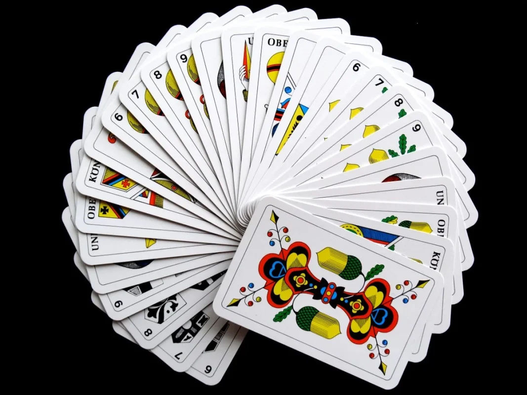 Luật chơi mậu binh 8Xbet với 13 lá bài chia thành 3 chi